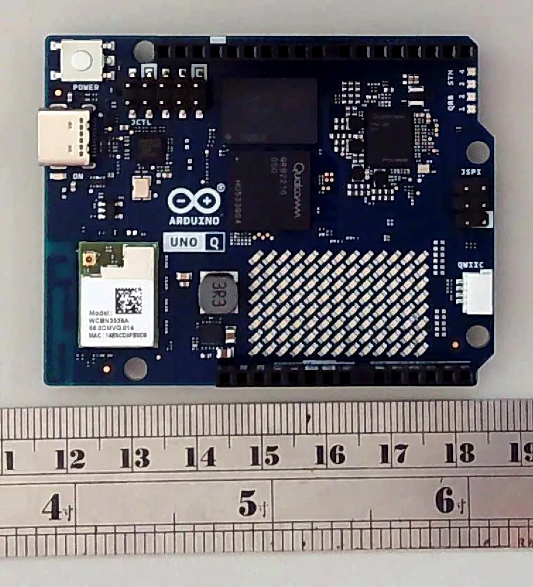 Arduino UNO Q